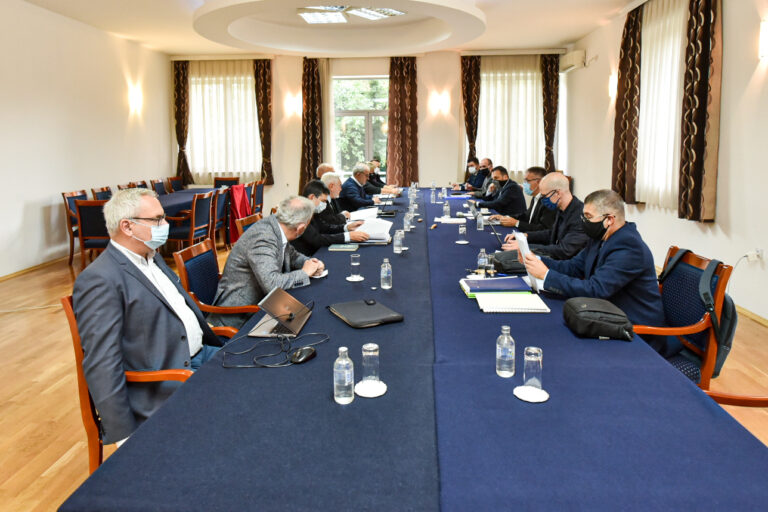 МНР без многу детали: Средбата на историската комисија помина во позитивна атмосфера