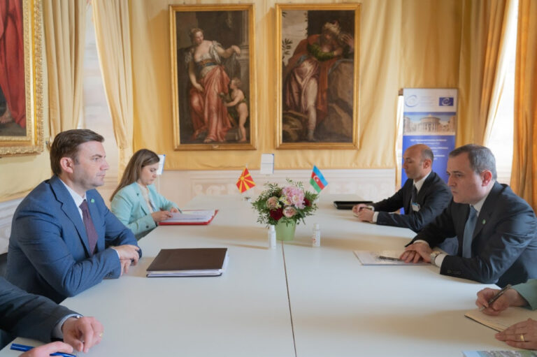 Министерот Османи оствари повеќе билатерални средби во Торино