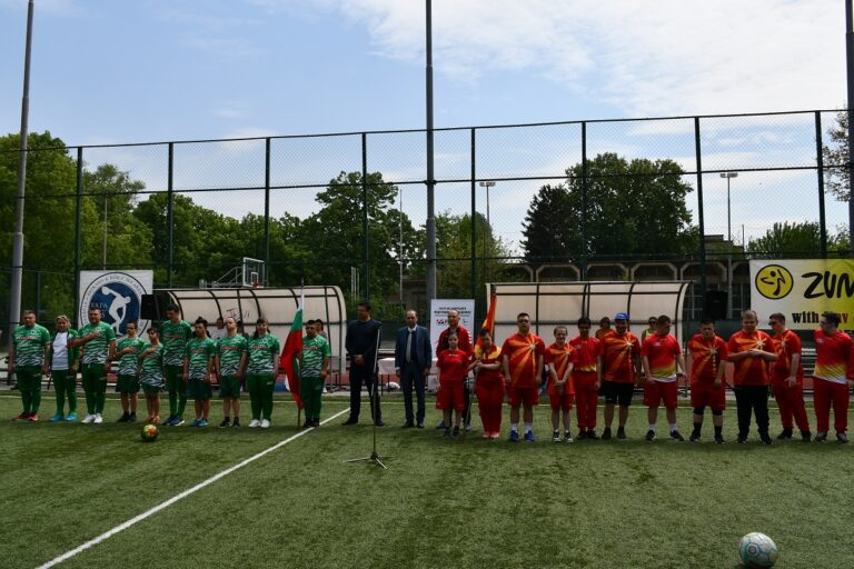 Деца спортисти со специјални потреби од Бугарија и РС Македонија одиграа фудбалски натпревар во Скопје