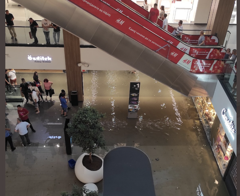 (ВИДЕО) Се поплави и „Ист гејт“