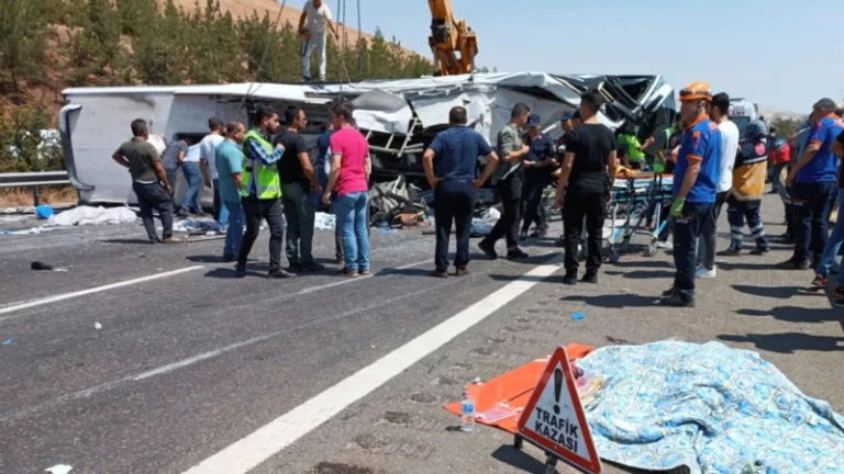 Во Турција две големи сообраќајни несреќи – загинаа 32 лица
