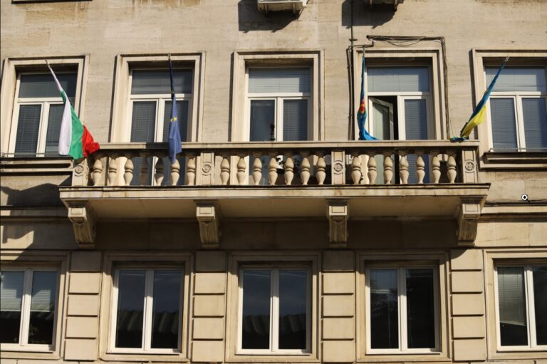 Украинското знаме останува истакнато на зградата на општина Софија