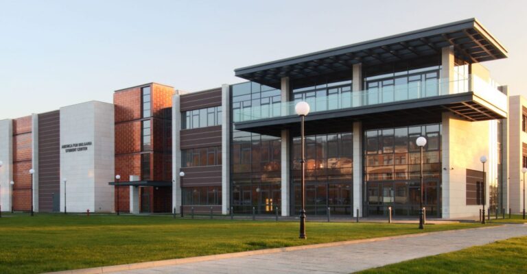 Американскиот универзитет во Бугарија (AUBG) и ПСУ „Jахја Кемал“ склучија Меморандум за соработка