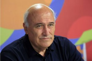 Две илјади мажи и илјада жени го блокираат патот на Македонија кон ЕУ
