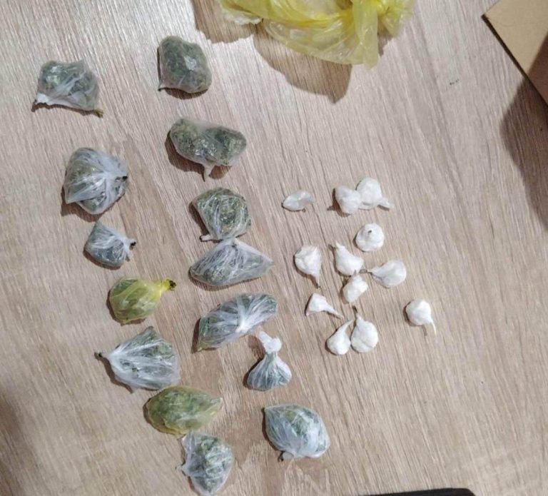 Претрес во скопско, пронајдени амфетамин и марихуана, приведен 21-годишен дилер