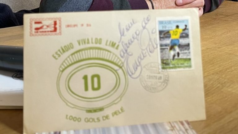 Спомен од кралот на фудбалот: Кој е Бугаринот кој поседува уникатен автограм од Пеле?  