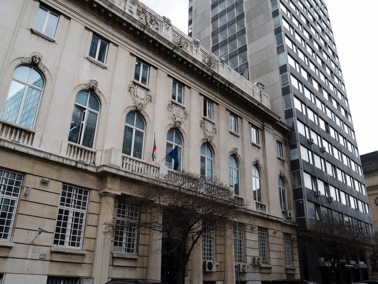 Бугарскиот тим успеа да извлече 2 од 5-те цистерни со амонијак што излетаа од шини кај Пирот