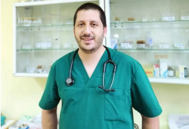 Млад лекар се врати во родниот град на својот дедо за да спасува животи во итната медицинска помош