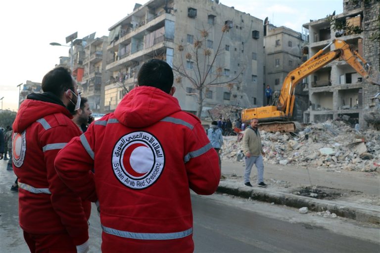 Уапсени најмалку 98 лица  во Турција за грабежи или измами по земјотресот