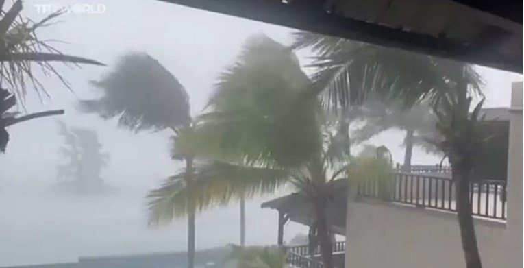 (Видео) Силнен тропски циклон на Мадагаскар однесе најмалку четири животи