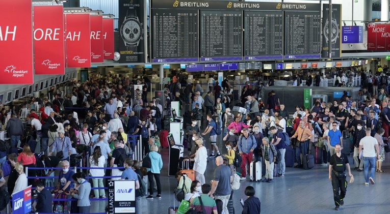 Утре хаос на аеродромите во Германија, погодени десетици илјади патници