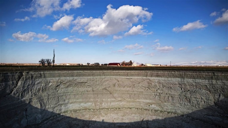 (Видео) Во Турција се појави огромна дупка