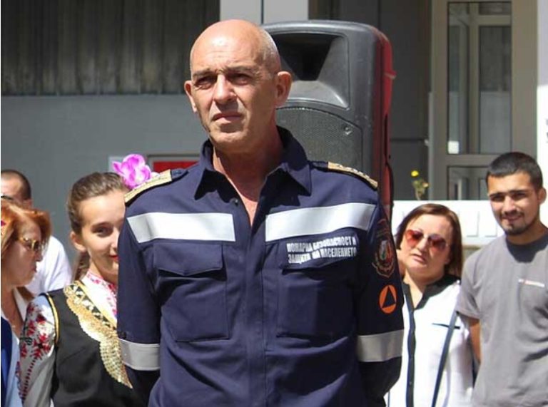 Награда за командирот на пожарната од Благоевград чии екипи гаснеа пожари во РС Македонија