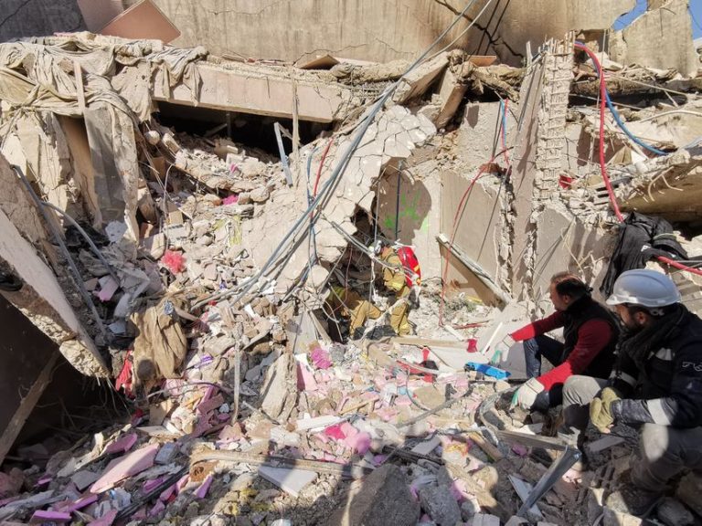 Дедо 227 часа бил под урнатините, извлечен на безбедно