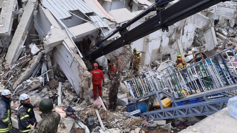 26-годишна девојка после 201 час е извадена од под урнатините во Хатај