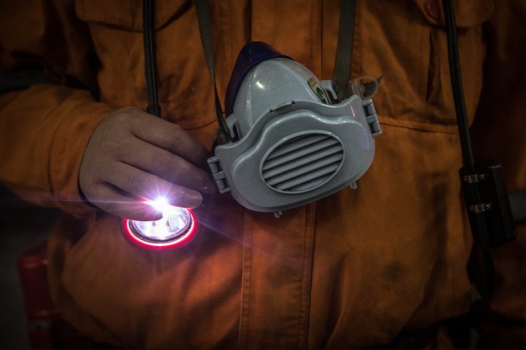 Најмалку две лица загинаа, 50 се затрупани во несреќа на рудник во Кина