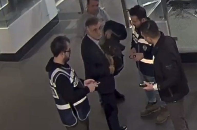 (Видео) Сопственик на луксузен комплекс срушен во земјотресот фатен при обид да избега од Истанбул