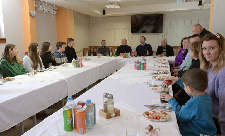 Министерот Спасовски на традиционален ручек со децата и семејствата на загинатите припадници на МВР