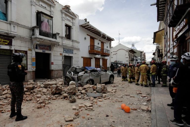 Расте бројот на загинати во Еквадор: многу луѓе се затрупани, се трага по преживеани