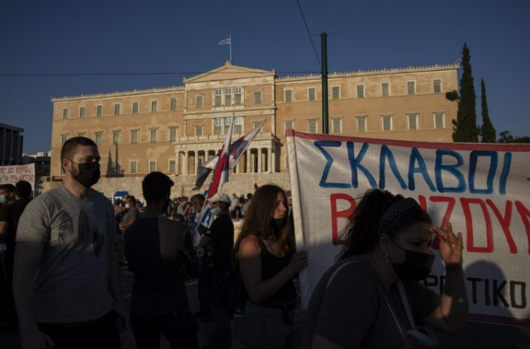 Грција пред целосен колапс: Генерален штрајк поради железничката несреќа се заканува да ја парализира целата земја