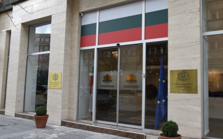 Лажната загриженост на Скопје