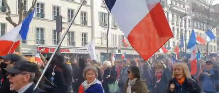 Илјадници Французи на протест, бараат излегување на земјата од НАТО