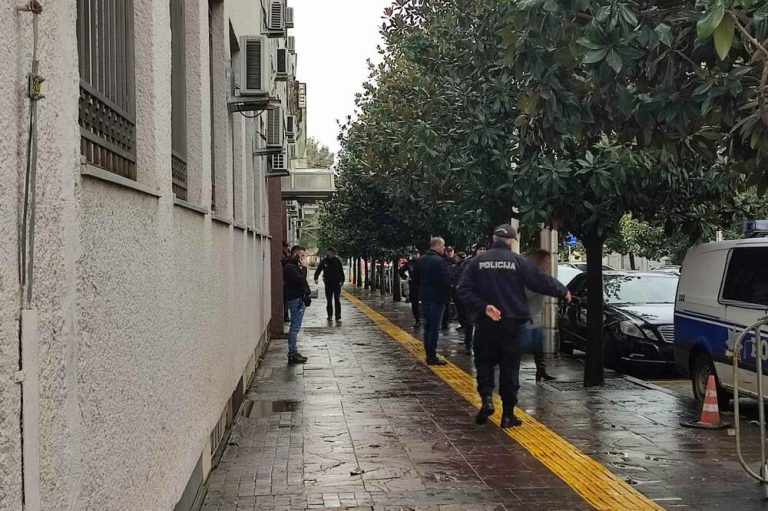 (Видео) Експлодира бомба во Основниот суд во Подгорица, има загинати