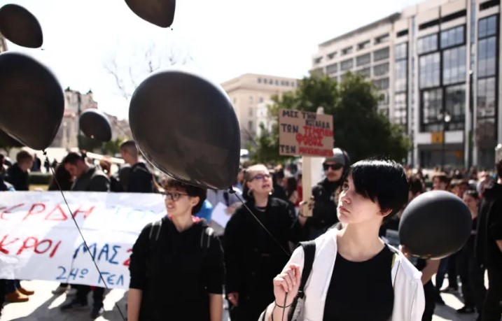 (Видео) И грчките студенти излегоа на улиците: „Ова е злосторство што не треба да се прикрива“