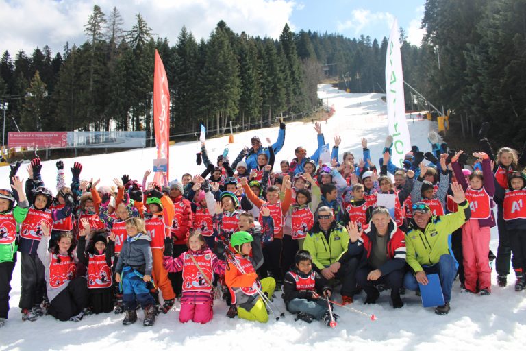 400 деца од Бугарија кои учествуваа во програмата „Научи да скијаш“ научија да скијаат во Боровец