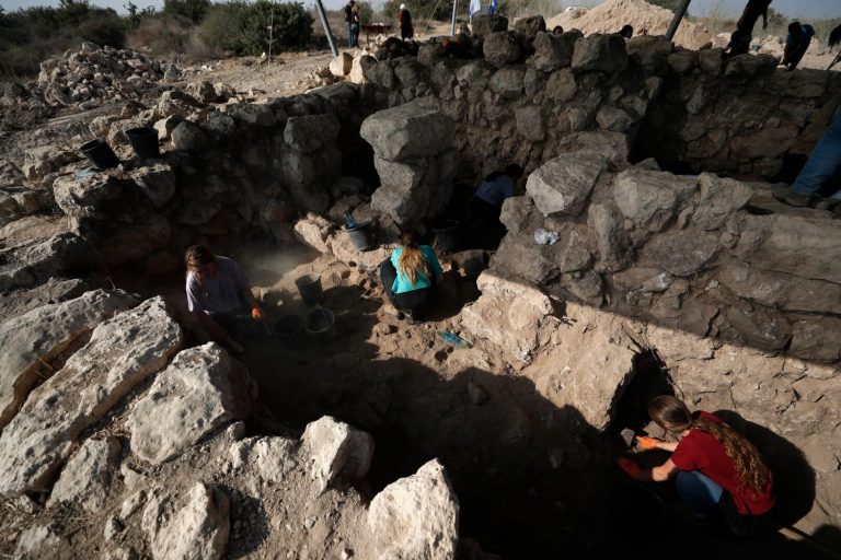 Археолозите на протест: Господа пратеници, не смеете да озаконите неповратно уништување на културното наследство