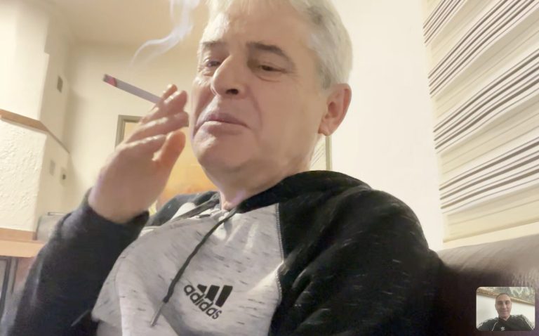 „Цигара за ќеф“ – Груби објави фотографија од Ахмети и повика да се запомни денот