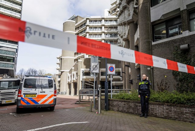Драма во Хаг: Поради лажна тревога евакуиран дел од парламентот, испратен сомнителен пакет