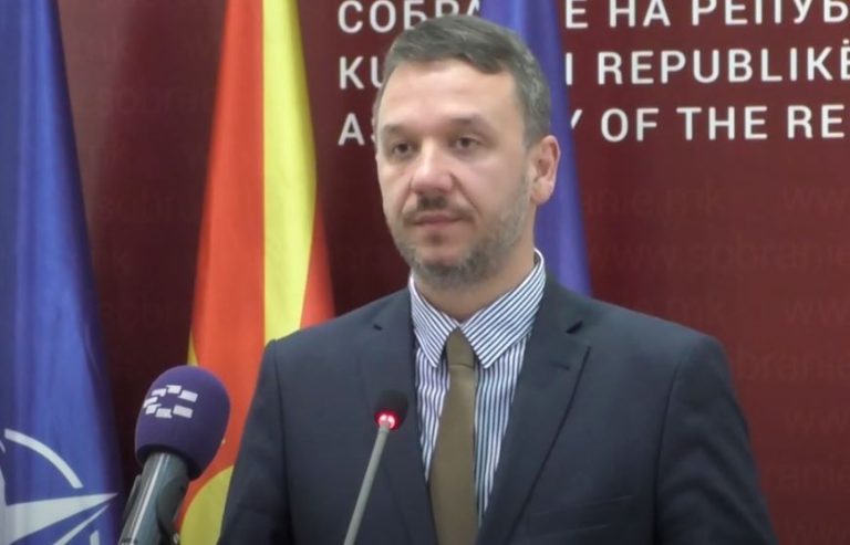 (Видео) Костовски: Срамно, ВМРО ДПМНЕ ги слави и наградува извршителите од крвавиот 27 април