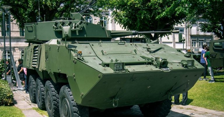 Словенија продолжува да ѝ испраќа воена помош на Украина: деновиве во тајност испратила 20 тенкови „Пандур“