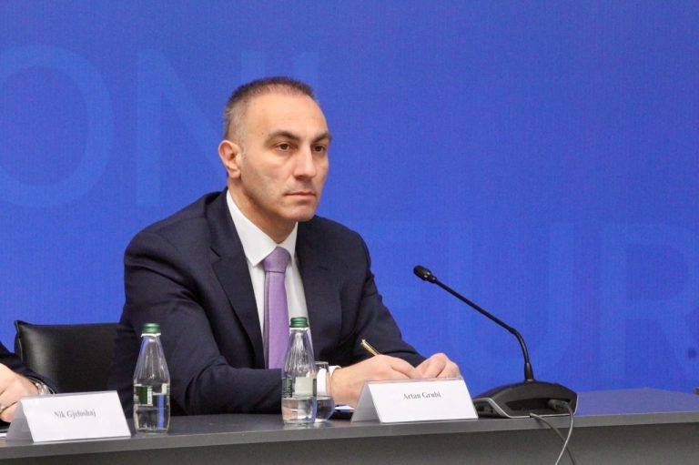 ВМРО-ДПМНЕ: Груби е правно неписмен