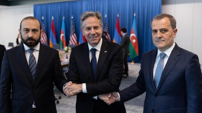 Ерменија и Азербејџан на мировни преговори во САД