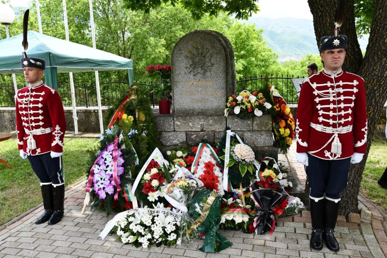 (Галерија) На бугарските воени гробишта кај Ново Село, струмичко беше одбележан 6 мај- Денот на храброста и на бугарската армија