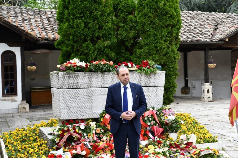 Делегација на бугарската амбасада во Скопје оддаде почит пред ликот и делото на Гоце Делчев во црквата „Св. Спас“