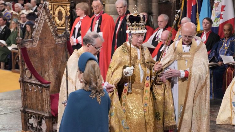 Kрунисан новиот британски монарх, кралот Чарлс Трети