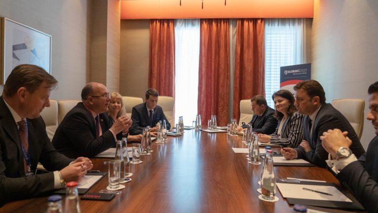 Османи- Влаховски: Ја цениме континуираната поддршка на Словачка за нашите европски интеграции