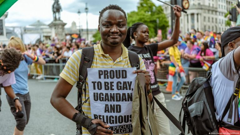 Смртна казна за една група луѓе – Уганда усвои најстрог закон против хомосексуалците, светот со осуда
