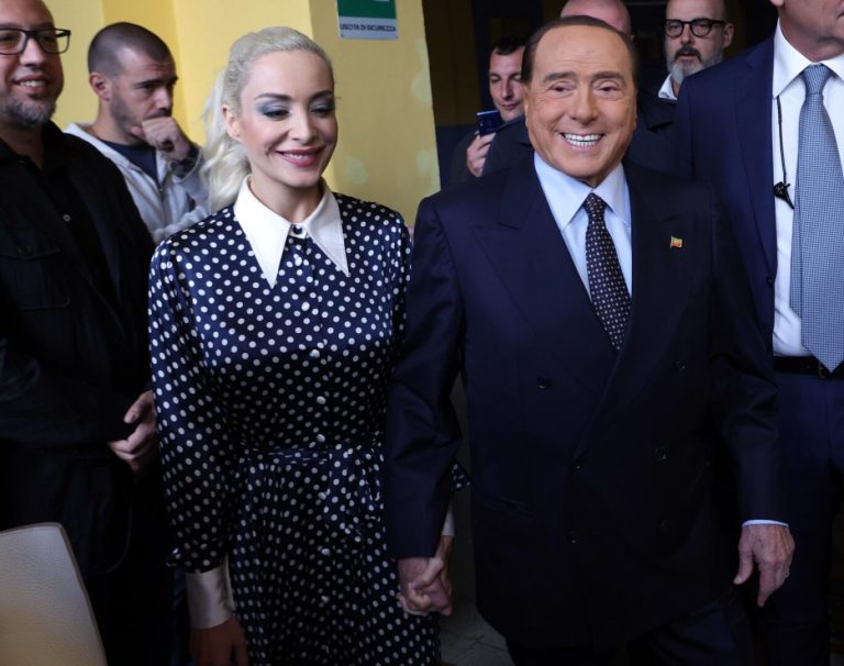 Семејна расправија на повидок: Берлускони остана со милиони, но прашањето е кој ќе го наследи богатството
