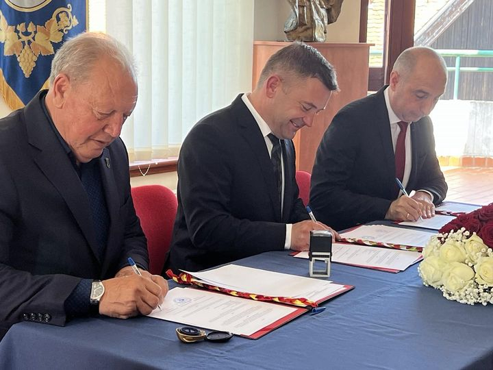 Градоначалниците на општините Болјарово во Бугарија, Кумровец во Хрватска и Берово во РС Македонија потпишаа меморандум за соработка