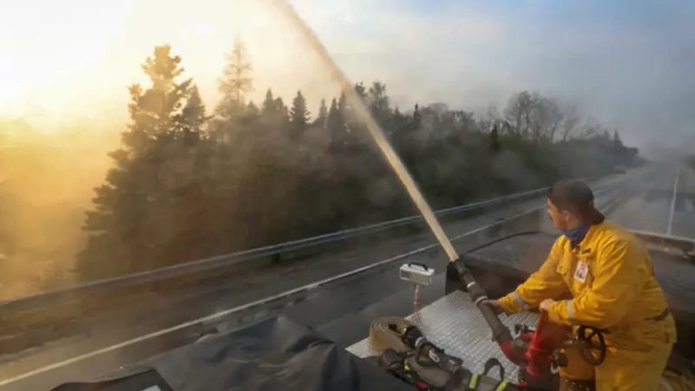 Квебек бара меѓународна поддршка за борба против повеќе од 160 шумски пожари