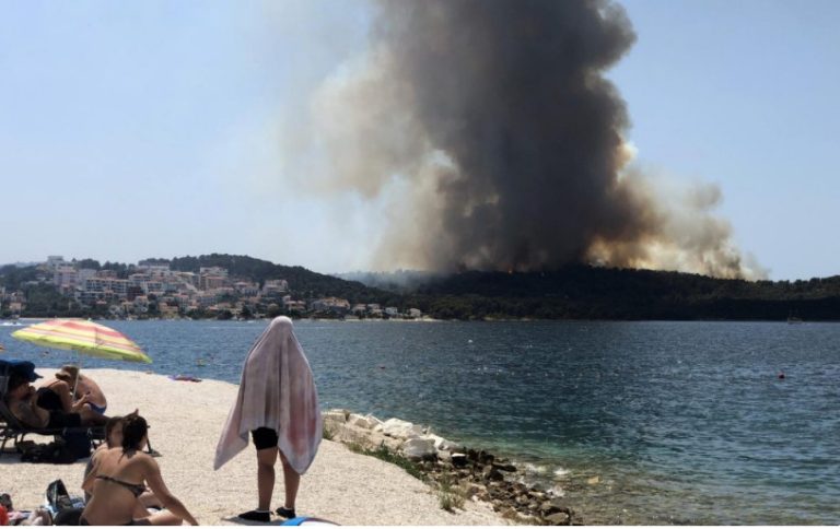 Уапсени две лица од Албанија за пожарот на островот Чиово во Хрватска, вршеле градежни работи на куќа