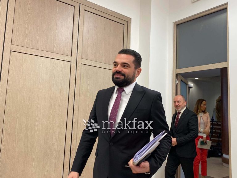 Лога негира дека одговарал на прашања на алабанските медиуми, а ги занемарил македонските