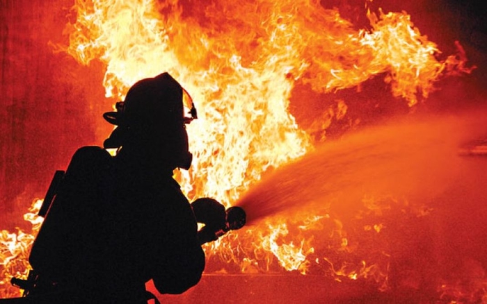 Се запали депонија во Штип, пожарникарите се борат со пламенот
