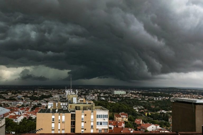 Портокалов аларм во регионот: Се формира суперклеточна бура поопасна од вчерашната