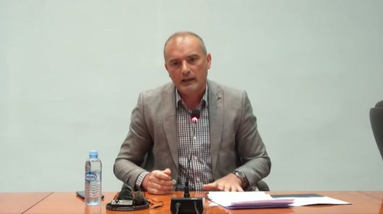 Снопче: Зошто во кафулињата во Гостивар се слуша само српска музика