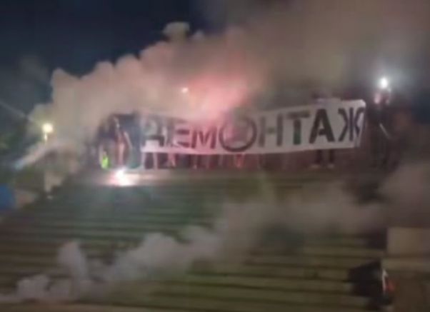 (Видео) Фанови на „Левски“ ја изразија својата позиција во однос на Монументот на окупаторската Црвена армија во Софија